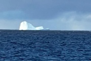 Apareció un iceberg cerca de la costa en Tierra del Fuego y pusieron a los barcos en alerta