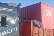 Encuentran a un joven viajando como polizón en camión que venía hacia Tierra del Fuego