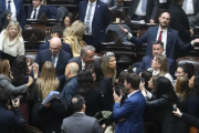 Empujones, gritos y una sesión sin avances