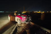 Camioneta chocó contra un poste a la madrugada
