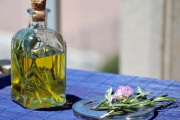 Caña con ruda, la bebida de la buena suerte que se toma cada 1° de agosto