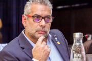 Lapadula cuestionó el apuro legislativo por habilitar las salmoneras y advirtió sobre “intereses detrás del proyecto”