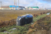 Un Renault Sandero cayó a la zanja y su conductor resultó ileso