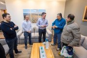 Veteranos recibieron licencias de conducir con dirección en las Islas Malvinas