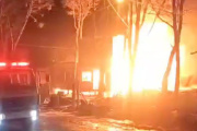 Trágico incendio en el barrio Peniel con tres jóvenes fallecidos