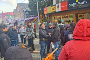 Estatales rodearon con protesta la Casa de Gobierno
