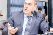 “No podemos estar sentados arriba de 300 millones de dólares mientras crece el desempleo”