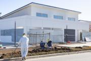 Últimos trabajos para la inauguración de un nuevo espacio municipal