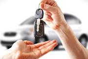 El argentino necesita hasta 74 sueldos para comprar el auto más barato