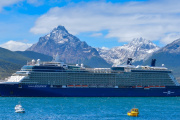 Sol, postal y lujo: el Celebrity Equinox llegó a Ushuaia en una jornada ideal