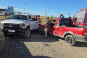 Choque entre dos vehículos en el acceso al barrio Los Cisnes