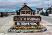 Trabajadores del Puerto de Ushuaia se manifiestan frente a Casa de Gobierno y exigen respuestas