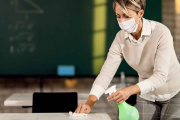 Empleados de limpieza escolar, ahora amenazan con un paro por falta de respuestas