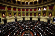 Mientras buscan frenar la interpelación a Adorni, el oficialismo impulsa cambios en el régimen de Zonas Frías