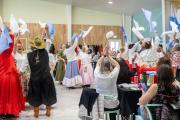 Papa Francisco: Generaciones unidas en una peña folklórica