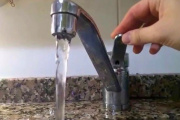 Alertan por el alto consumo de agua y llaman a evitar una práctica que perjudica a toda la ciudad