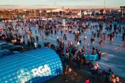 Plaza de las Americas: con una noche de juegos, música y diversión sobre hielo