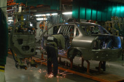 General Motors achica la jornada para frenar despidos: trabajarán seis horas y cobrarán siete