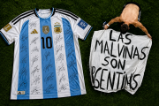 La sábana y la camiseta de la Selección llegarían a Río Grande en septiembre