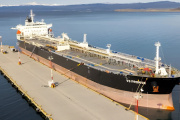 El ingreso de un buque petrolero desafía los alcances de la Ley Gaucho