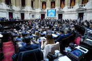 Familias ahogadas por las deudas y discapacidad en crisis: el Gobierno presiona para hacer caer la sesión