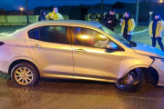 Perdió el control y terminó despistando en el acceso al aeropuerto