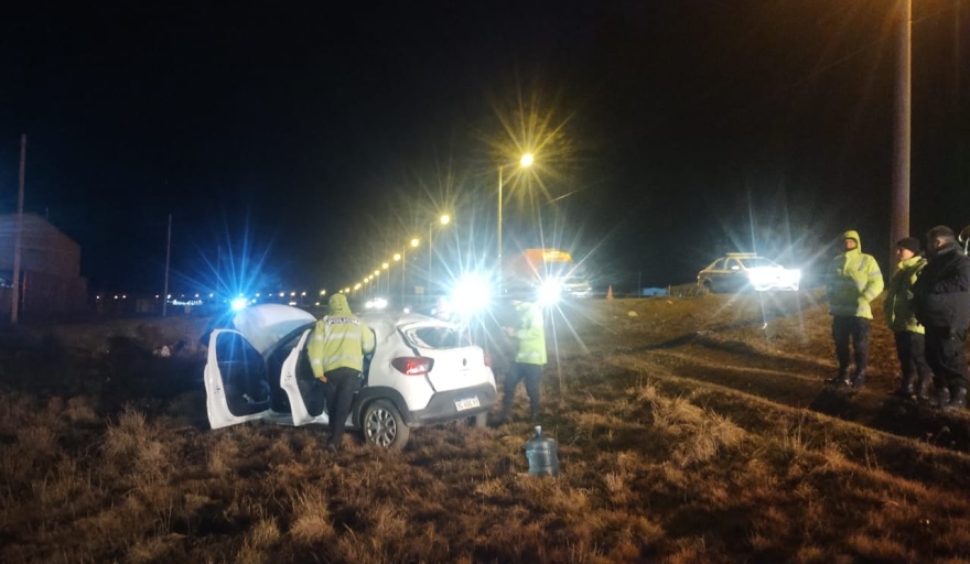 Despiste y vuelco en la ruta 3 con cuatro personas trasladadas al ...
