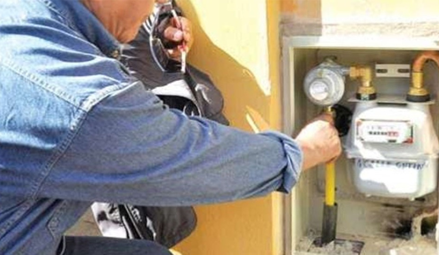 Otro veto de Melella: Gobierno rechazó la ley que impedía cortar luz, agua y gas a familias endeudadas