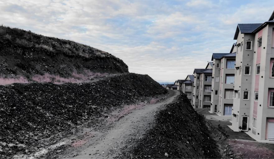 Barrio Procrear de Ushuaia: advierten riesgo de derrumbes y reclaman una intervención urgente