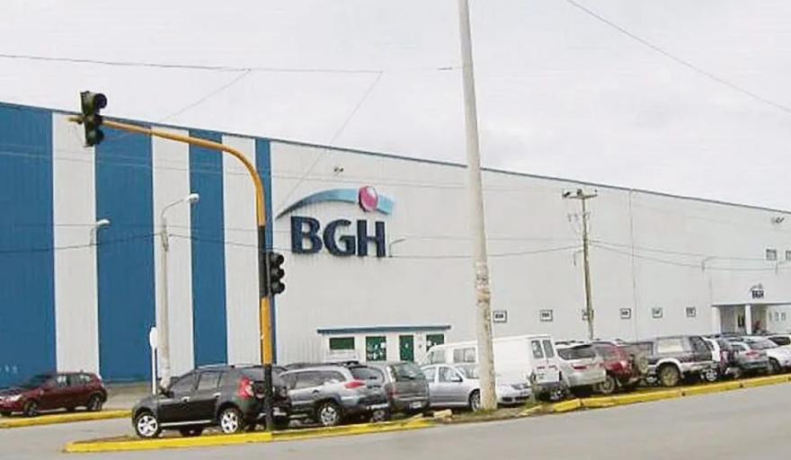 BGH desvinculó a 24 operarios en Río Grande